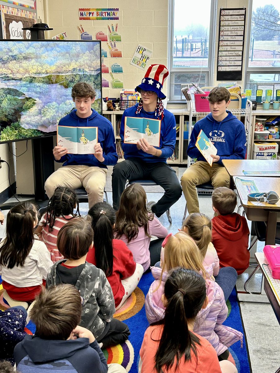 Nazo_Baseball's tweet photo. Always a fun time celebrating Read Across America Day with the students at LNES! Thank you to @LNESPrincipal for allowing us to come read! https://t.co/CRuDtY5vtU
