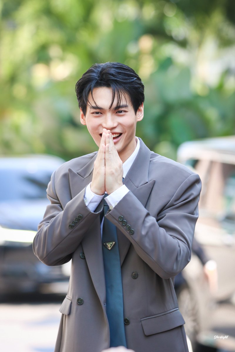 สส. ท่านหนึ่งป้ะเนี่ยยยย 😆 // หยอกๆ 😉

#winmetawin