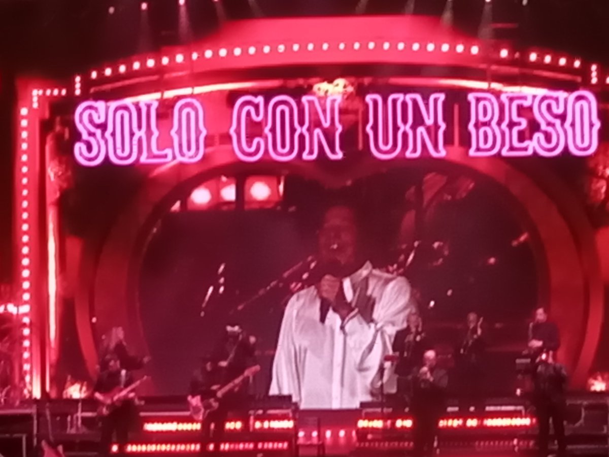 Betyq's tweet photo. @montanertwiter una noche mágica la de anoche en la Arena Monterrey https://t.co/qlDLhHZFiG