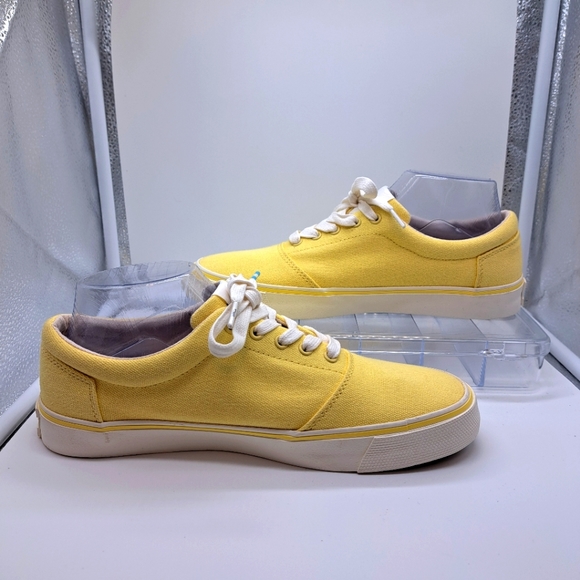 the_pifer's tweet photo. So good I had to share! Check out all the items I'm loving on @Poshmarkapp #poshmark #fashion #style #shopmycloset #toms #aerosoles #vaneli: https://t.co/Ltr85WB8QI https://t.co/wHot7aV0iE