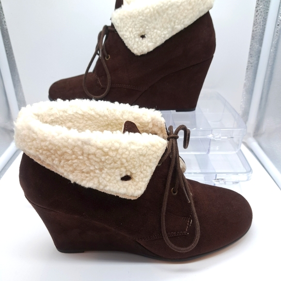 the_pifer's tweet photo. So good I had to share! Check out all the items I'm loving on @Poshmarkapp #poshmark #fashion #style #shopmycloset #toms #aerosoles #vaneli: https://t.co/Ltr85WB8QI https://t.co/wHot7aV0iE