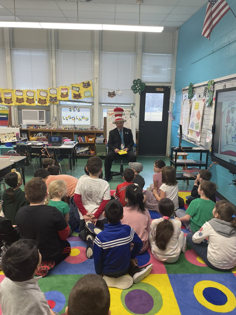 LabrosseKristy's tweet image. Thank you Mayor Putrino for being our guest reader to celebrate Read Across America Day! @NMGibbs_NJ #NMUKNIGHT 2-L ❤️’d 🦊 in 🧦