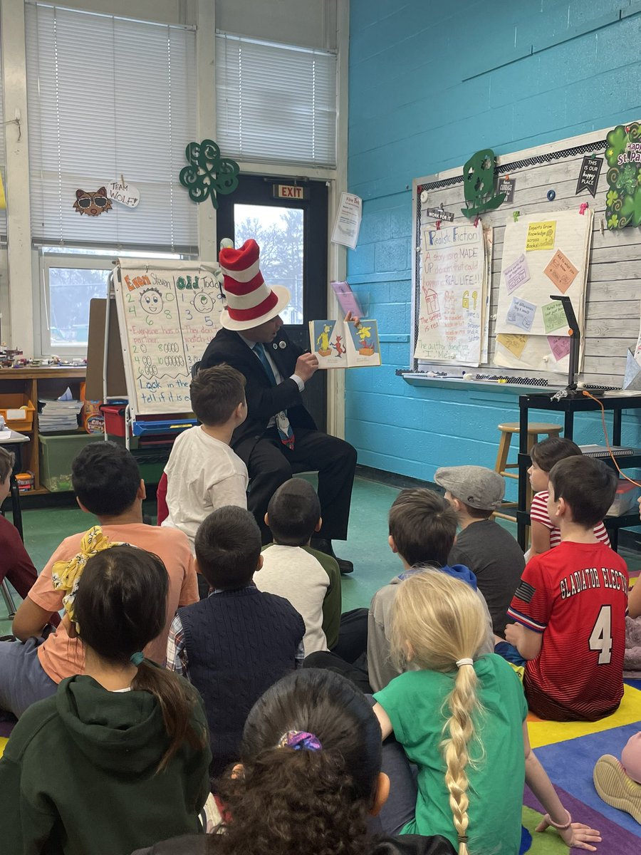 LabrosseKristy's tweet image. Thank you Mayor Putrino for being our guest reader to celebrate Read Across America Day! @NMGibbs_NJ #NMUKNIGHT 2-L ❤️’d 🦊 in 🧦