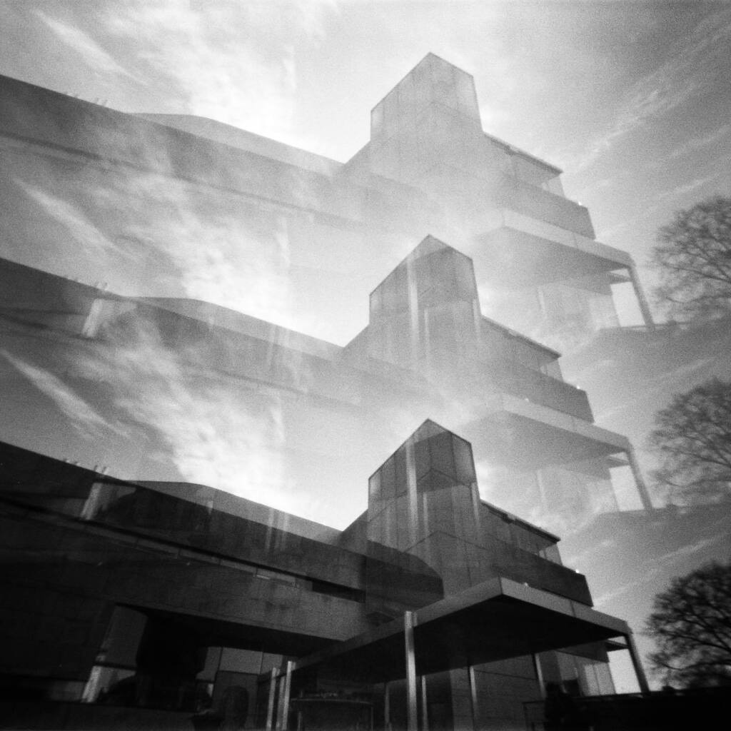 I really like how this one turned out. It’s a triple exposure of the @vmfamuseum with the @ondu_pinhole 6x6 Rise pinhole camera.

Ondu 6x6 Rise
Ilford HP5

#ilfordhp5 #ilford #ondu #ondupinhole #ondupinholecamera #pinhole #pinholephotography #pinholecame… instagr.am/p/CpSxjzOuEhf/