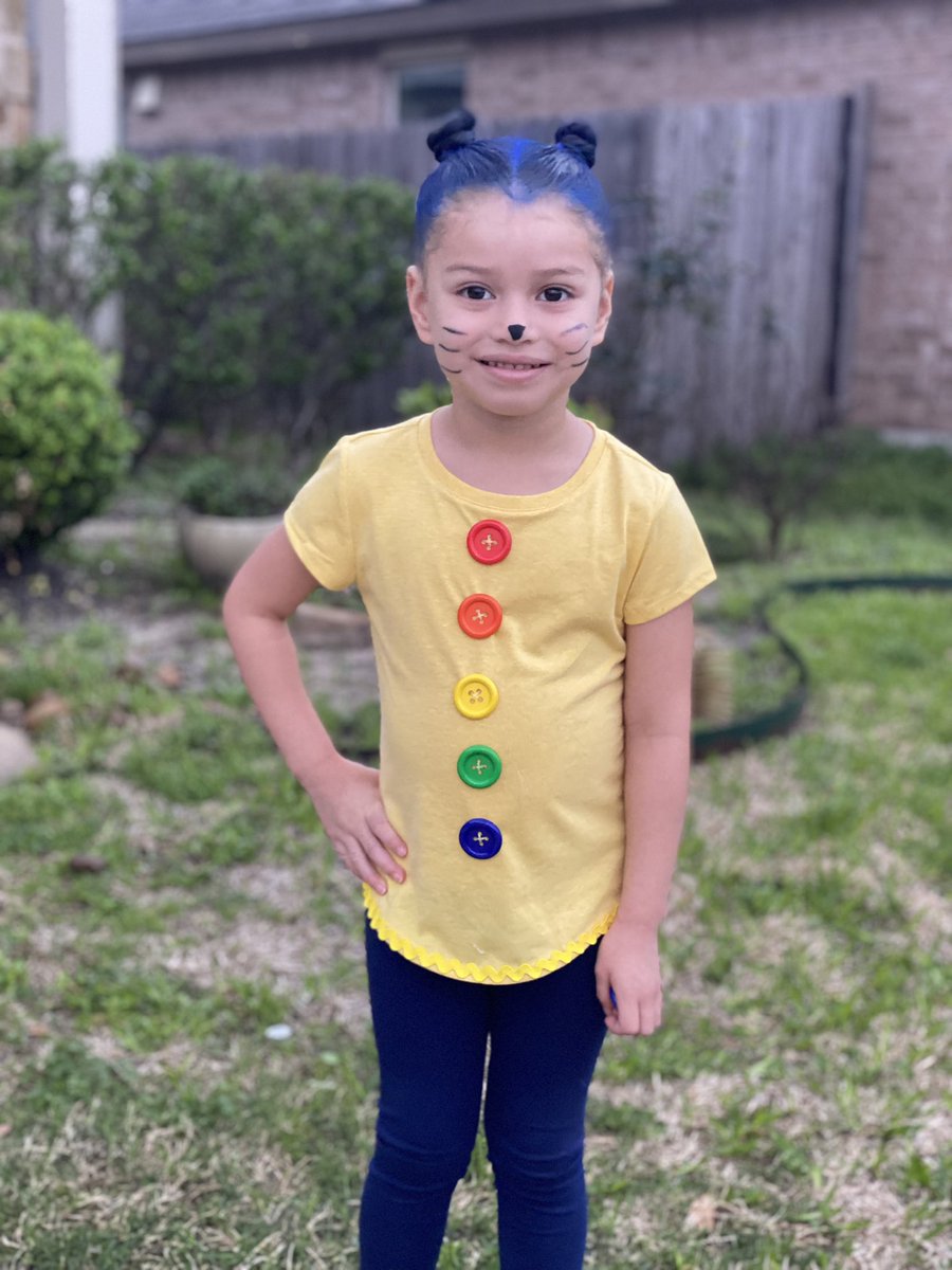 Book Character parade <a href="/GraceEngKISD/">Grace England ECC</a> today.  We love Pete the Cat 💖💖