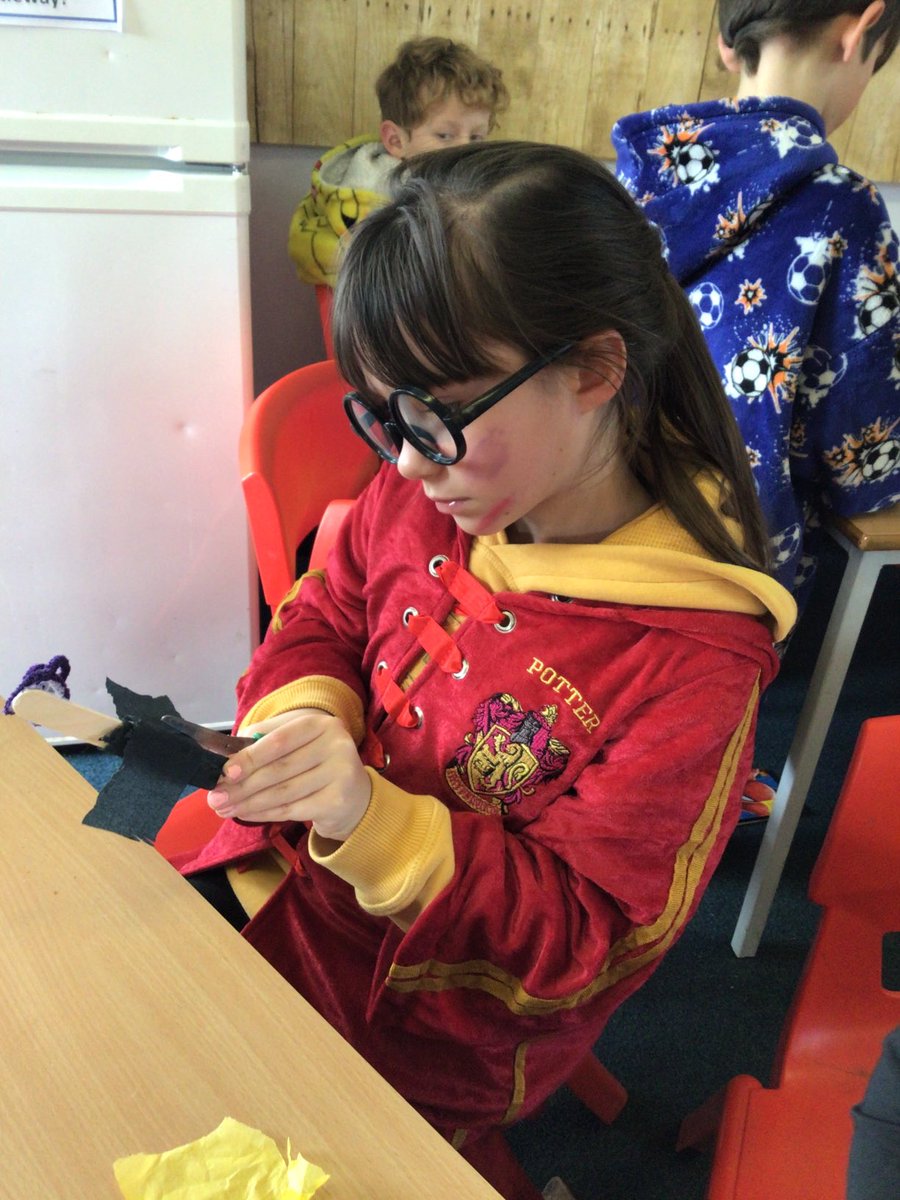 CastlewayY3's tweet photo. Y3 had great fun making characters out of lolly sticks this World Book Day #WeAreCastleway https://t.co/3JT5QWk2bv
