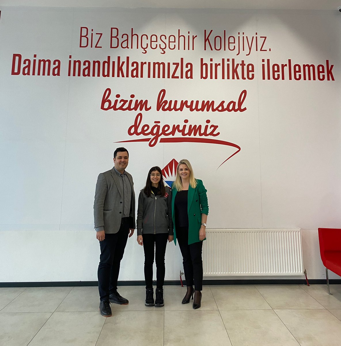 BK_Luleburgaz's tweet photo. Bahçeşehir Koleji���nin Türkiye Genelinde düzenlemiş olduğu AGİS-8 deneme sınavında 7.sınıf öğrencimiz Eylül Yücel Türkiye 1. si olmuştur🥇Öğrencimizi ve emeği geçen öğretmenlerimizi tebrik eder, başarılarının devamını dileriz❤️💙 https://t.co/K4IE7C8MLy