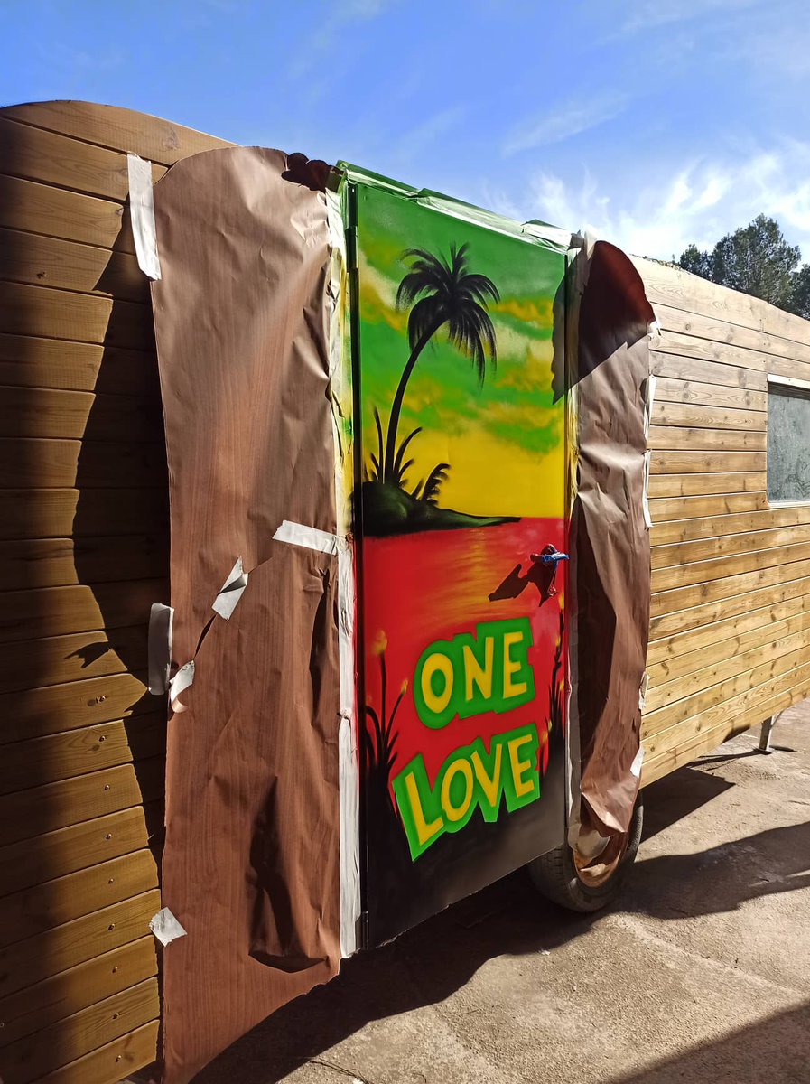 Decorapig tweet media