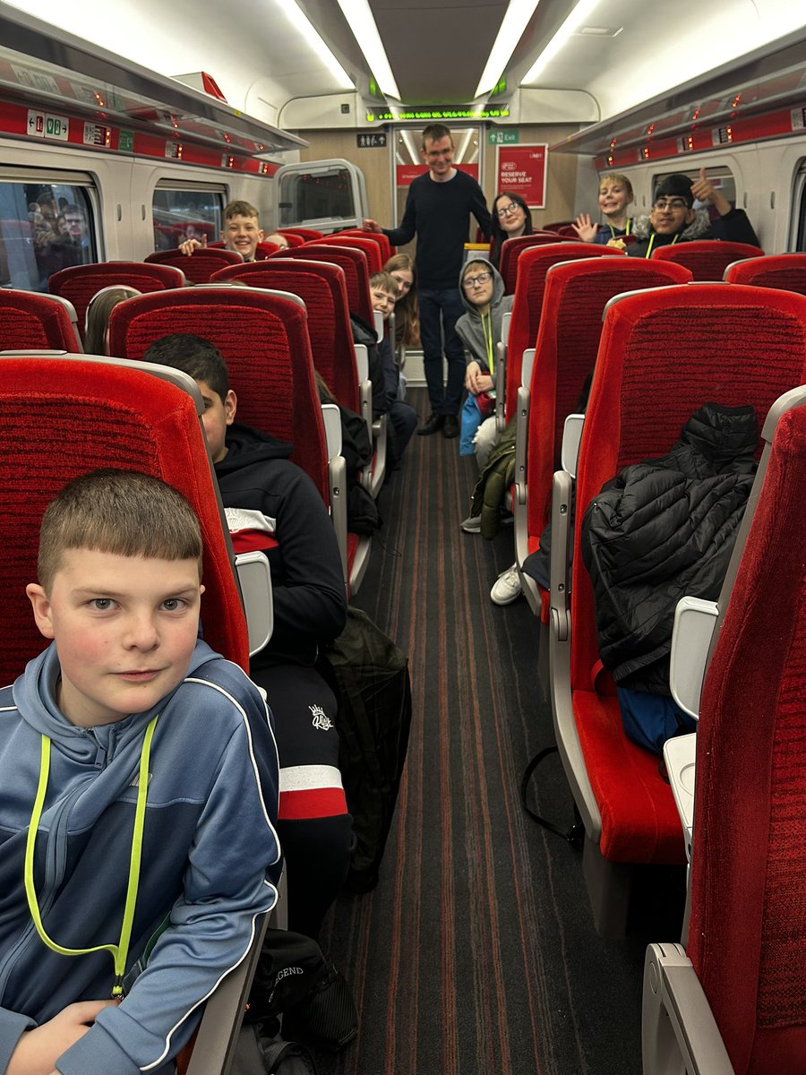 HansonTechArt's tweet image. After a long but fun day everyone is back on the train ready for home! #designlabnation