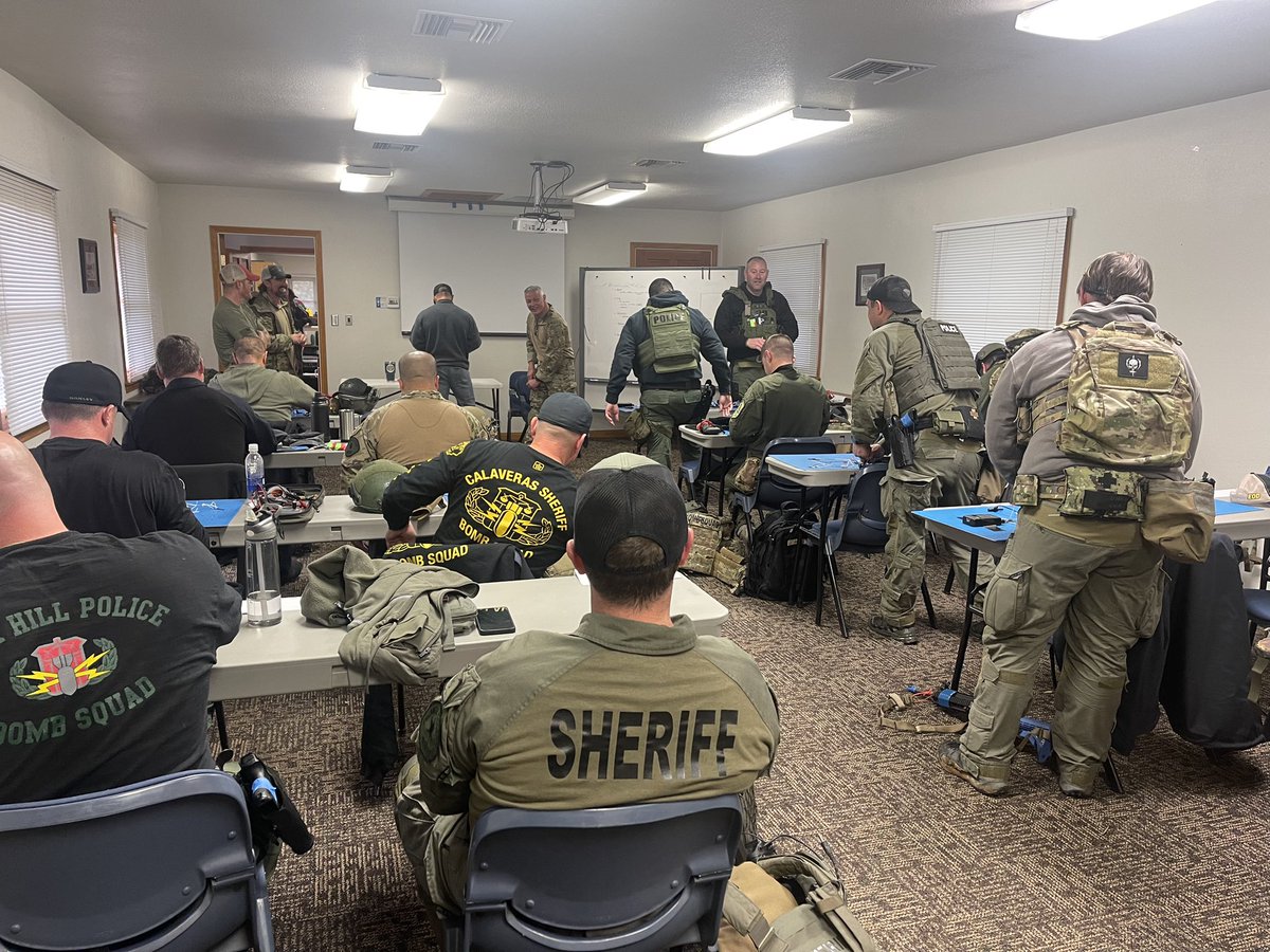 SEB on Twitter "LASD SEB hosting the FBI Tactical Bomb Tech course at