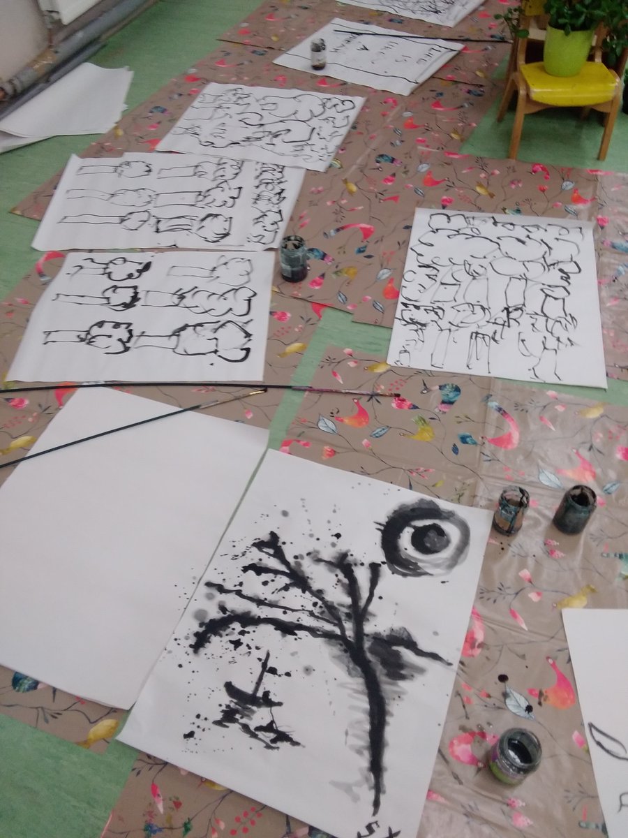 HubLadybarn's tweet photo. Our lunch group had a fantastic time yesterday doing some long stick painting with @emmaevansstudio. They created some amazing pieces of art work! @MancSpirit 🎨 https://t.co/z079KM8Mwq