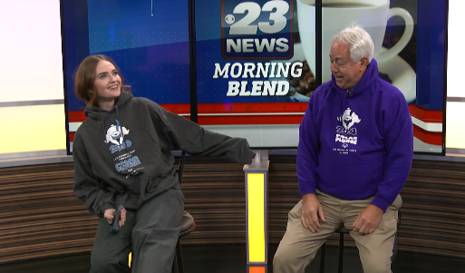 marta_berglund's tweet photo. Rocking the groutfit in honor of the Polar Plunge! It's this Saturday, and we're so close to our fundraising goal! 

If you're willing to give, visit https://t.co/OgxLSpGZis

#plungeillinois https://t.co/5taJs82BnY