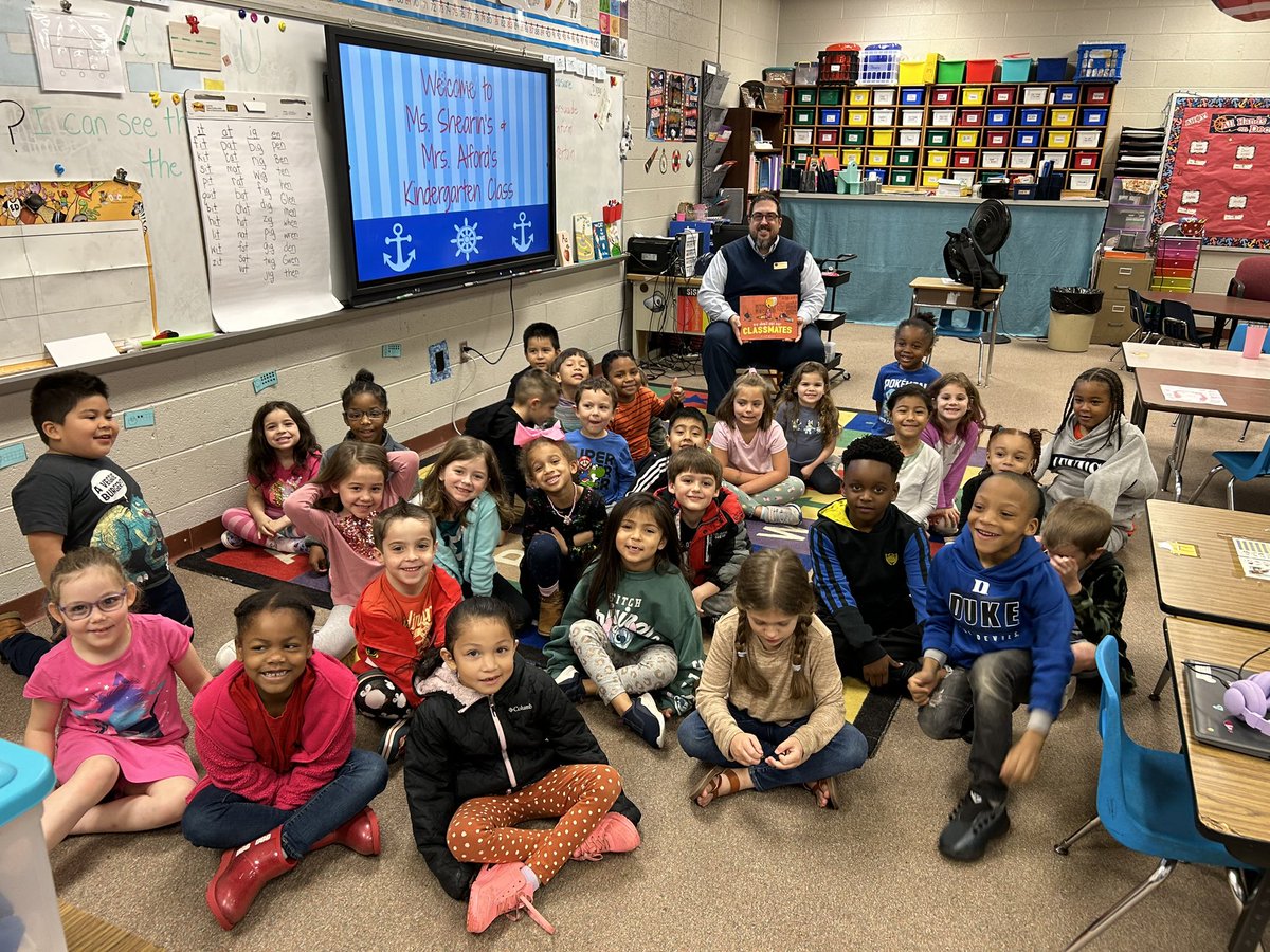 MrsSmithKinders's tweet photo. Read Across America week has been so much fun!  Thank you so much @FCSHawthorne for reading to our Kindergartners today.  @BunnElementary https://t.co/YjL9h4JXKO