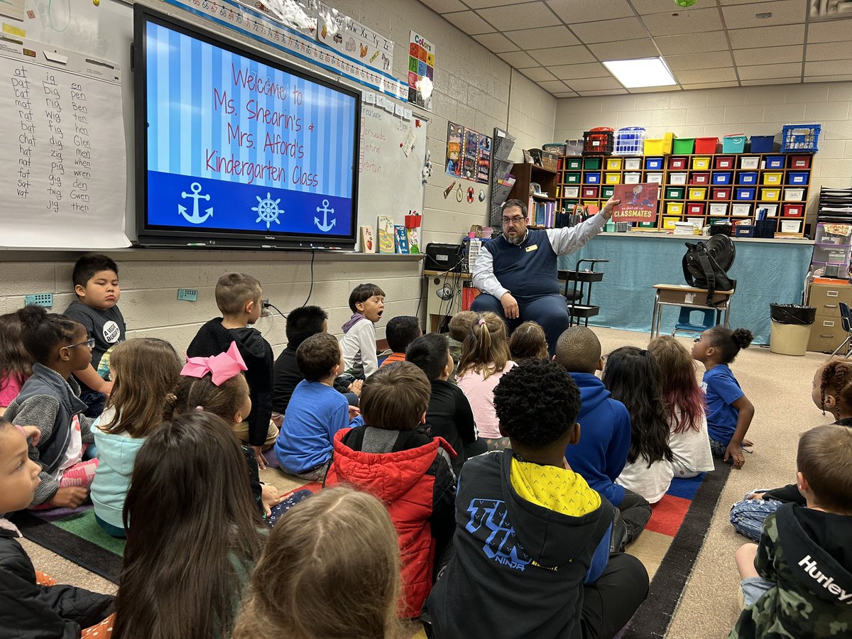 MrsSmithKinders's tweet photo. Read Across America week has been so much fun!  Thank you so much @FCSHawthorne for reading to our Kindergartners today.  @BunnElementary https://t.co/YjL9h4JXKO