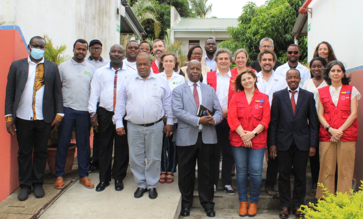PiliCancela's tweet photo. #Mozambique Ha sido un placer visitar #Manhiça La colaboración con #CISM permite

📌realizar 60 proyectos de investigación/año
📌afianzarlo como centro de investigación en enfermedades transmisibles y formación de profesionales
📌combatir causas de mayor mortalidad en 🇲🇿
 #ODS3🟢 https://t.co/h1959UVwHG