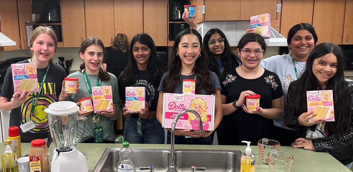 @carroll_middle Baking Club spent the afternoon making <a href="/RealDuncanHines/">Duncan Hines</a> <a href="/DollyParton/">Dolly Parton</a> cupcakes!  @carrollisd