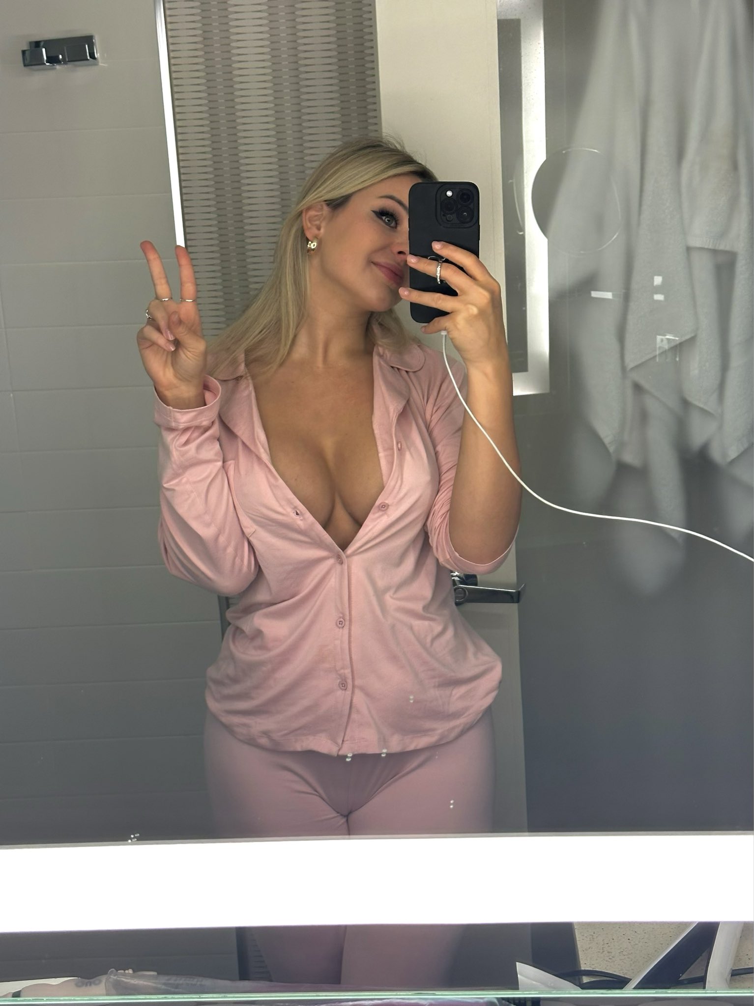 Blonde In A Mercedes: Trending Tiktok Videos - sompo8v