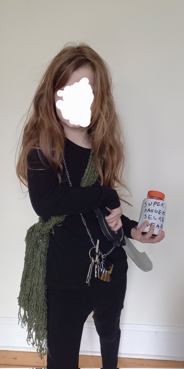 GinAndCuriosity's tweet photo. @CressidaCowell a fearsome Camicazi in her Escape Artist outfit ready to rescue Hiccup for #WorldBookDay. Delighted to have been allowed not to brush her hair for 24hrs in readiness! https://t.co/MYan2ev6P7