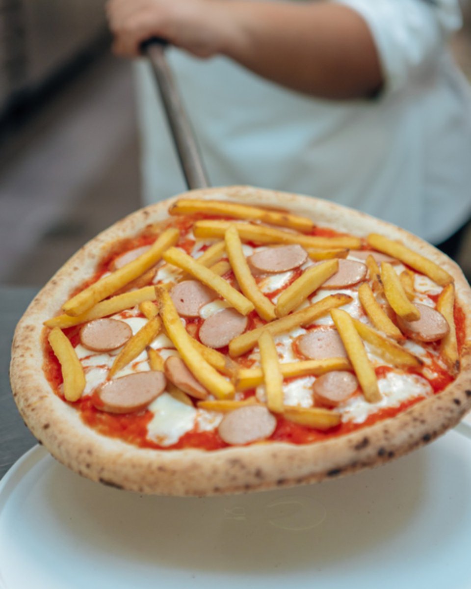 That's the look of love! 🍕❤️
#pizza #hotdog #fries #pomodoro #helbizkitchen