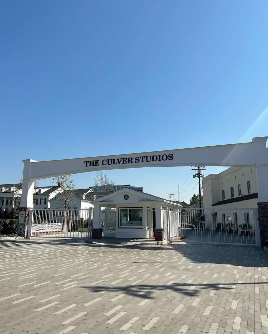 Views from the Culver Steps ☀️

📸 @mylilmemorylane

#TheCulverStudios #theculversteps #culvercity #culversteps #Hollywood #LosAngeles #Movies #ProductionMovies #Production