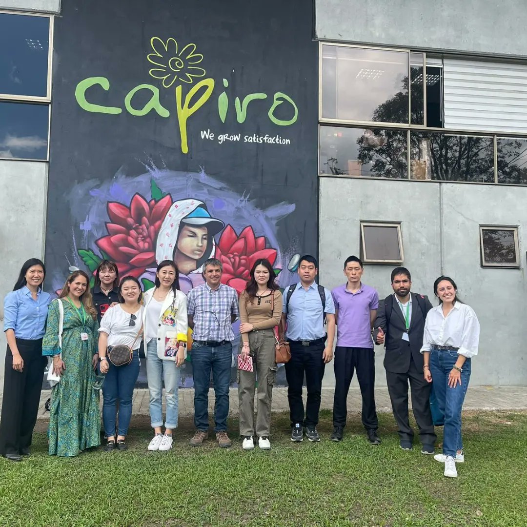 InvestOriente's tweet photo. Hoy recibimos una misión empresarial de China con el ánimo de exteriorizar las oportunidades que ofrece el Oriente Antioqueño.
China es un gran mercado para los productos y servicios del O-A, ofreciendo oportunidades para la Cooperación en la tecnología,la educación y el turismo https://t.co/yNF6fS0LcC