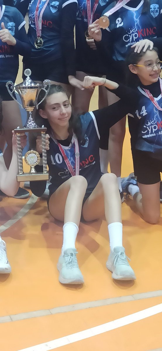 Keşke şampiyon olmasaydınız annem,keşke Adıyaman'a gitmeseydik,keşke o otelde kalmasaydık,o kadar çok keşke var ki içimde.Ama en büyük keşke,keşke insan olaydınız,keşke çalmadan,rüşvet almadan yapsaydınız. Keşke sizin gibilerle hiç ilgimiz olmasaydı, ahh keşke #İsiasıKimDenetledi