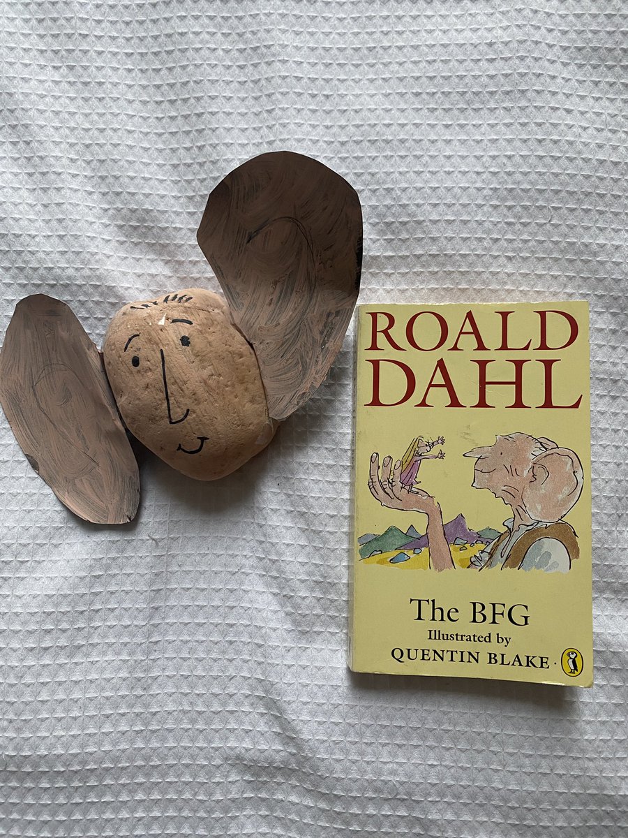 misscornelly_'s tweet photo. Happy World Book Day! My third and final WBD whilst being a trainee and this year it’s potato characters🥔📚👩🏻‍🏫 https://t.co/ej9T6vy0sm