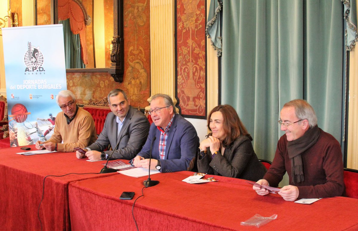 Hoy hemos presentado las #XXVJornadasDeporteBurgalés y la #GalaDelDeporteBurgalés2023 en el Salón Rojo del Teatro Principal.

¡Gracias al <a href="/Aytoburgos/">Ayuntamiento de Burgos</a>, <a href="/IDJBurgos/">Instituto Provincial para el Deporte y Juventud</a> y <a href="/jcyl/">Junta de Castilla y León</a> por acompañarnos! 🤝

💻 Lee más en: bit.ly/3SEKwl3

📸 Fernando Miguel