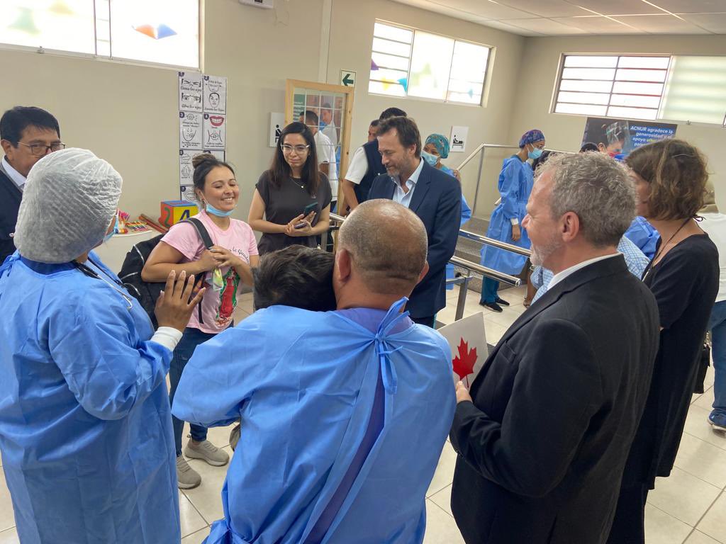 louiscmarcotte's tweet photo. Lima Norte. Visité el Centro de Rehabilitación Los Olivos de Pro para ver los resultados importantes de la iniciativa de 🇨🇦 y @ACNURPeru que contrató a profesionales de la salud 🇻🇪 calificados en terapias de alta demanda. ¡Gracias por su servicio! @CanadaDev #DIRIS @Minsa_Peru https://t.co/7ezpZ36jQo