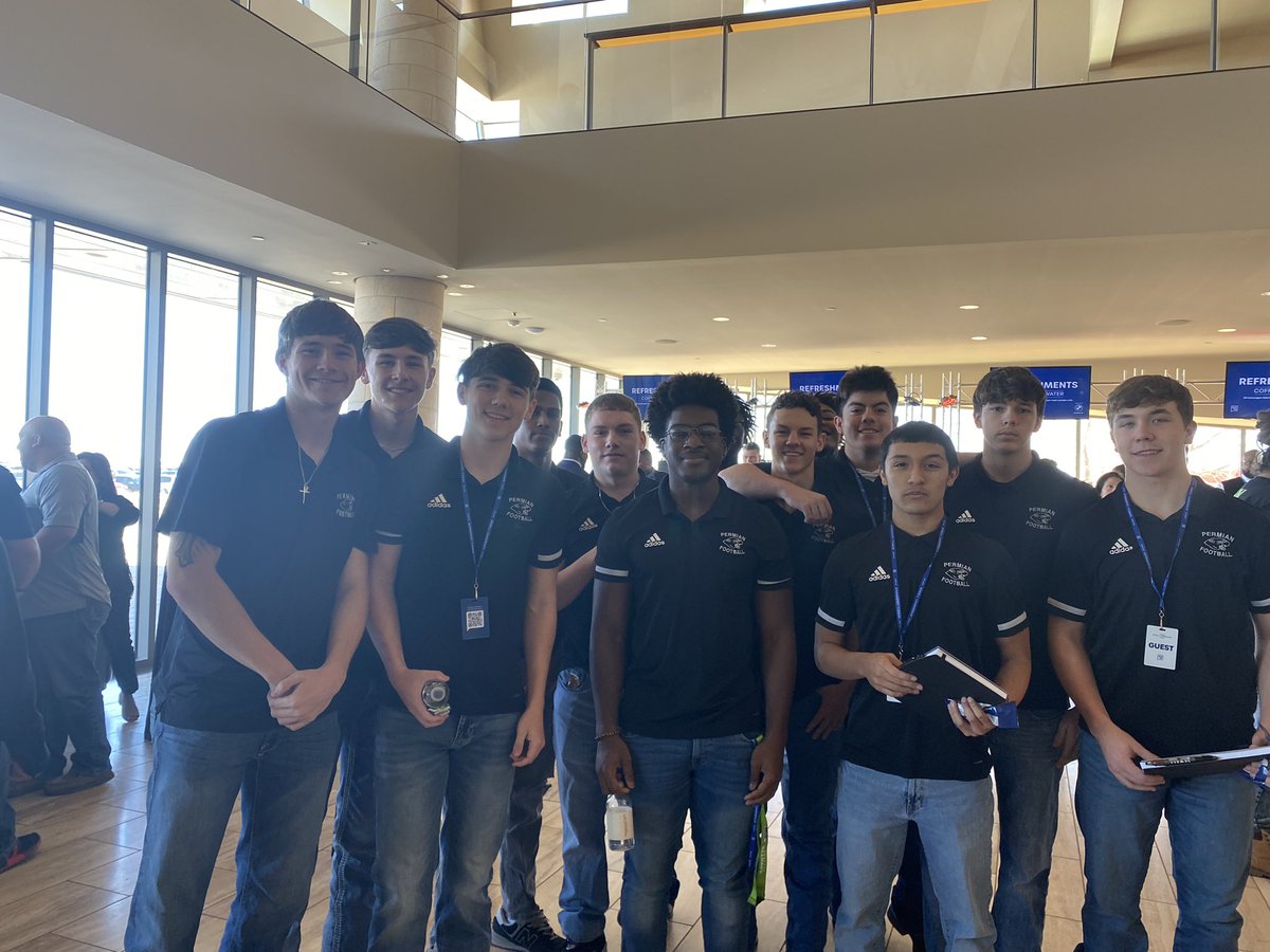 ECISDAthletics's tweet photo. What a great day when we get to see and visit with our @EctorCountyISD student-athletes about their excitement and their pages full of takeaway notes on how they plan on growing as young leaders! #LevelinUp @EctorCountyISD @ScottMuri @monicanews @CoachDivaDay @drliliananez https://t.co/nKkVWngXzm