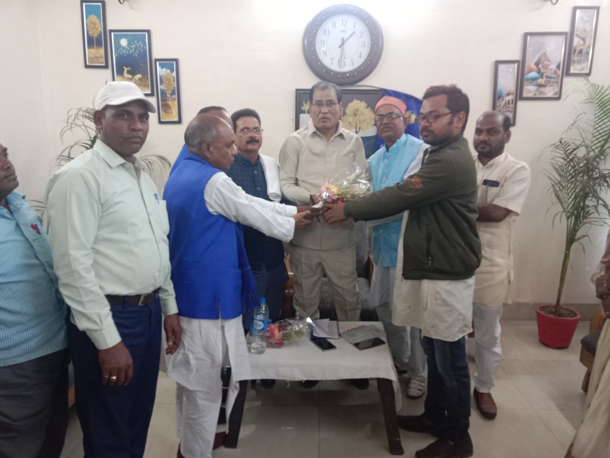 HarendraDSChief's tweet photo. बोकारो परिसदन में आयोजित बहुजन समाज पार्टी की महत्वपूर्ण बैठक को सफल बनाने के लिए उपस्थित सभी साथियों को बहुत-बहुत धन्यवाद।
मुख्य अतिथि: एम एल तोमर जी विशिष्ट अतिथि प्रदेश अध्यक्ष राजन मेहता जी उपस्थित हुए।
@SubalDa67135404 
@AnandAkash_BSP 
@Mayawati 
@SurajKrBauddh https://t.co/bSMHAZfMh5