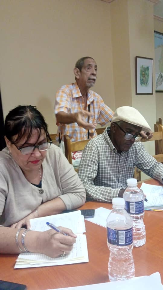 Continúan los intercambios desde el Comité Provincial del PCC de #LaHabana con los profesores de Marxismo e Historia de nuestras universidades. 
Hace unas horas intercambiamos en la Universidad de la Habana. 
#FidelPorSiempre  
#CubaVa 
#YoVotoXTodos