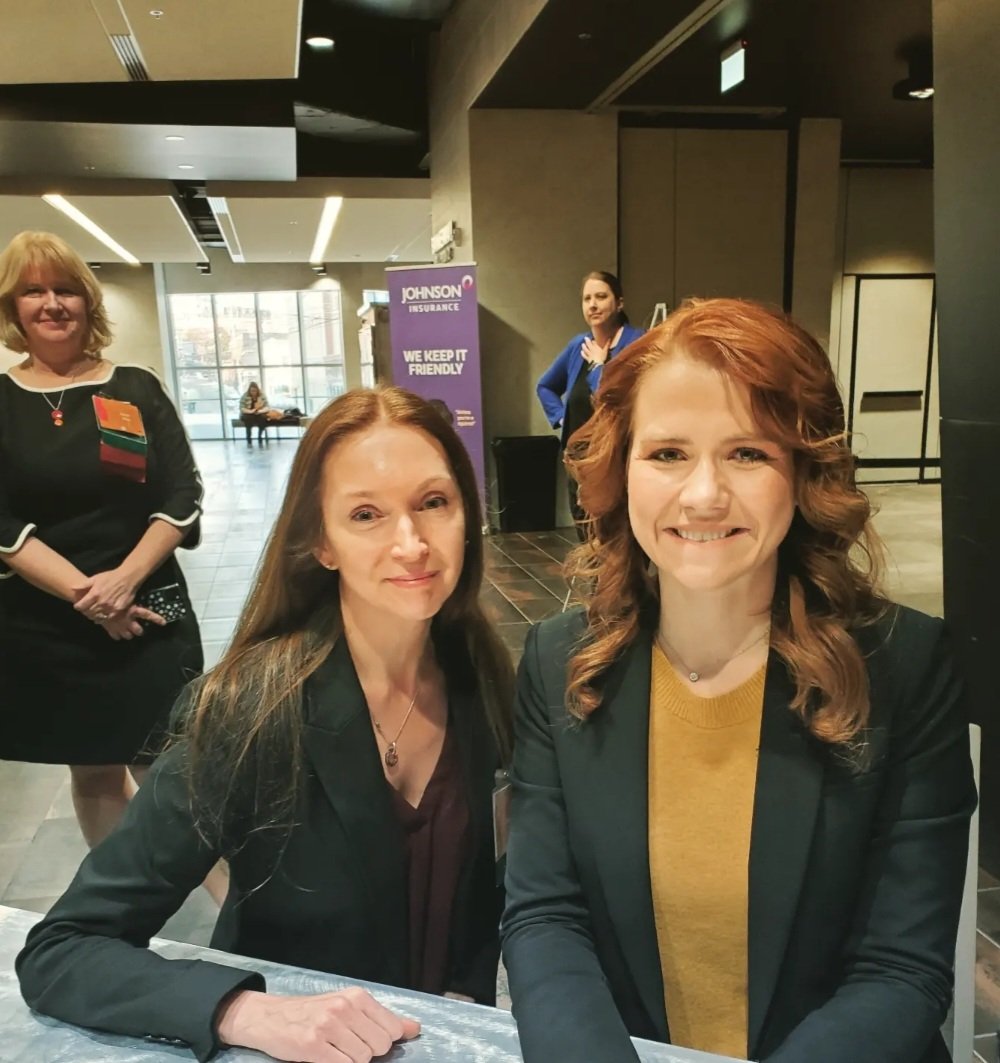 BevMooreDavis's tweet photo. With more emotion than words, thank you @MemorialU @ElizSmart #portraitsofcourage https://t.co/DTCOAMSgfZ