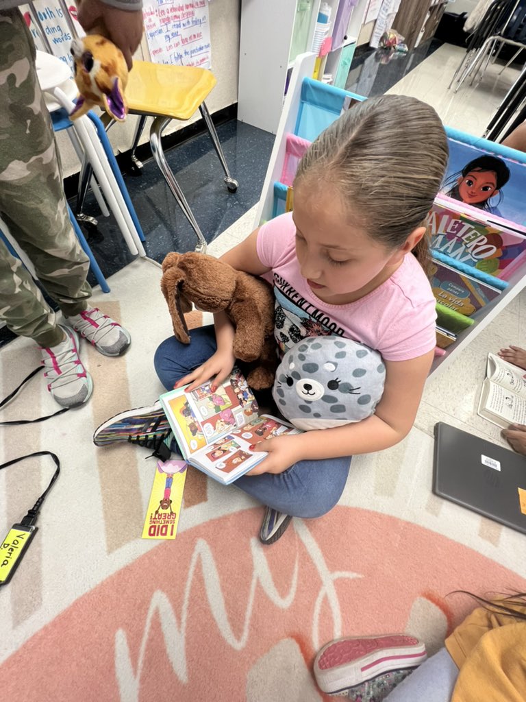 misspenap's tweet photo. #ReadAcrossAmericaDay READING TIME WITH OUR STUFFED ANIMALS ☺️ we ❤️ reading!!! 
#CableRooted @Dpin1967 @galindo_lann @NISDCable https://t.co/gwrRVzrdlP