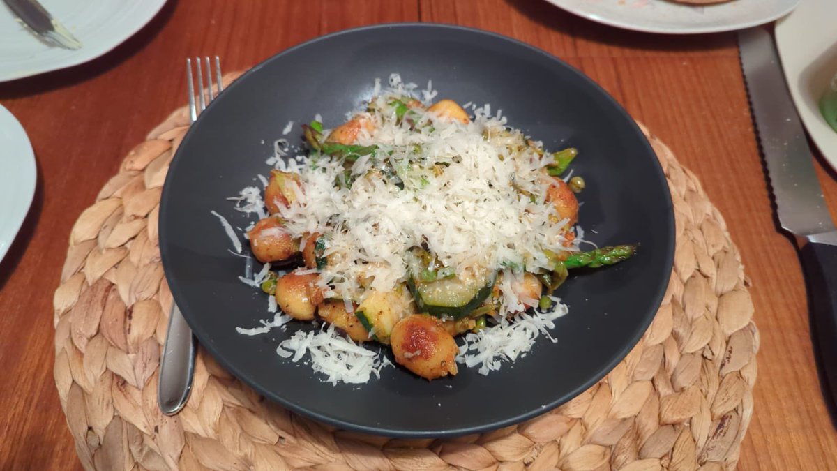 occursus1's tweet image. So we went full-on 3 courses tonight 😬

#CollaborativeCooking #SchoolNight #MidWeek #Veg