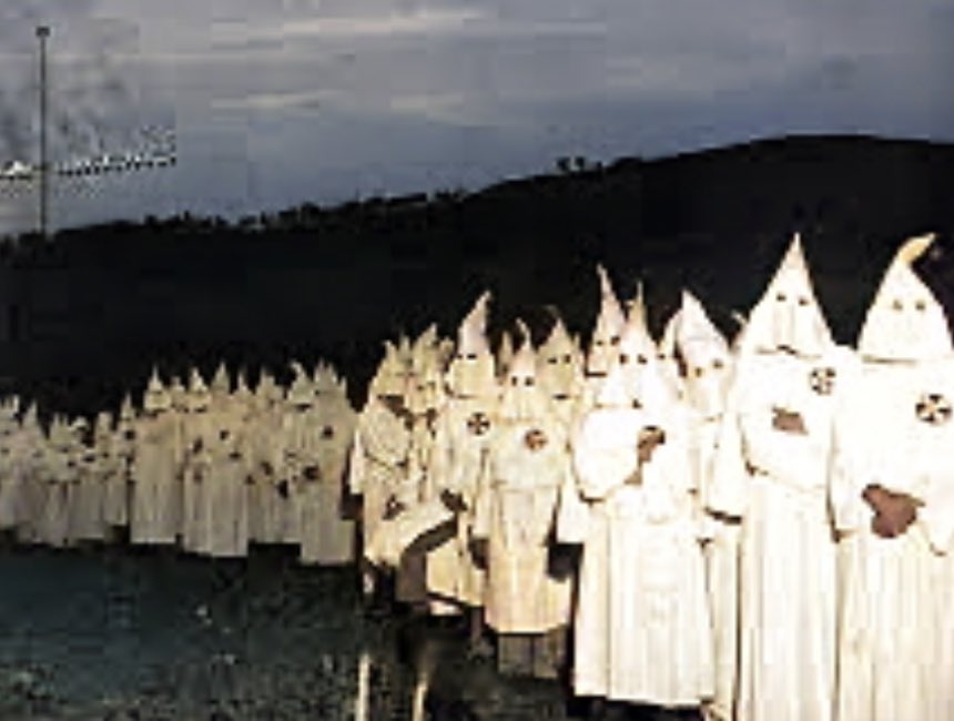 m1ghtysauc3's tweet image. Morgan Wallen fans are lined around the block trying to get free tickets