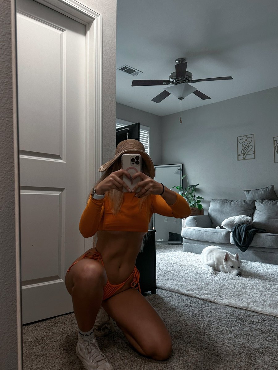 MorganTheBayer's tweet photo. 🧡🧡🧡🧡🧡 https://t.co/eWDPbQTws7