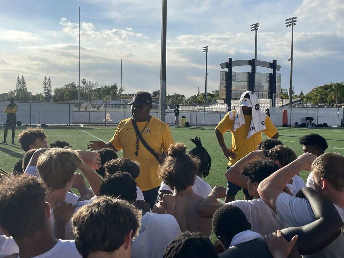 🔹🔸 You have to take care of your body so, it will take care of you.🔸🔹
<a href="/coachs3132/">stevinscott</a> 

#GoldBlooded 
#ChurchGang
#YouGoWeGo
<a href="/CoachHarriott/">Roger Harriott</a>