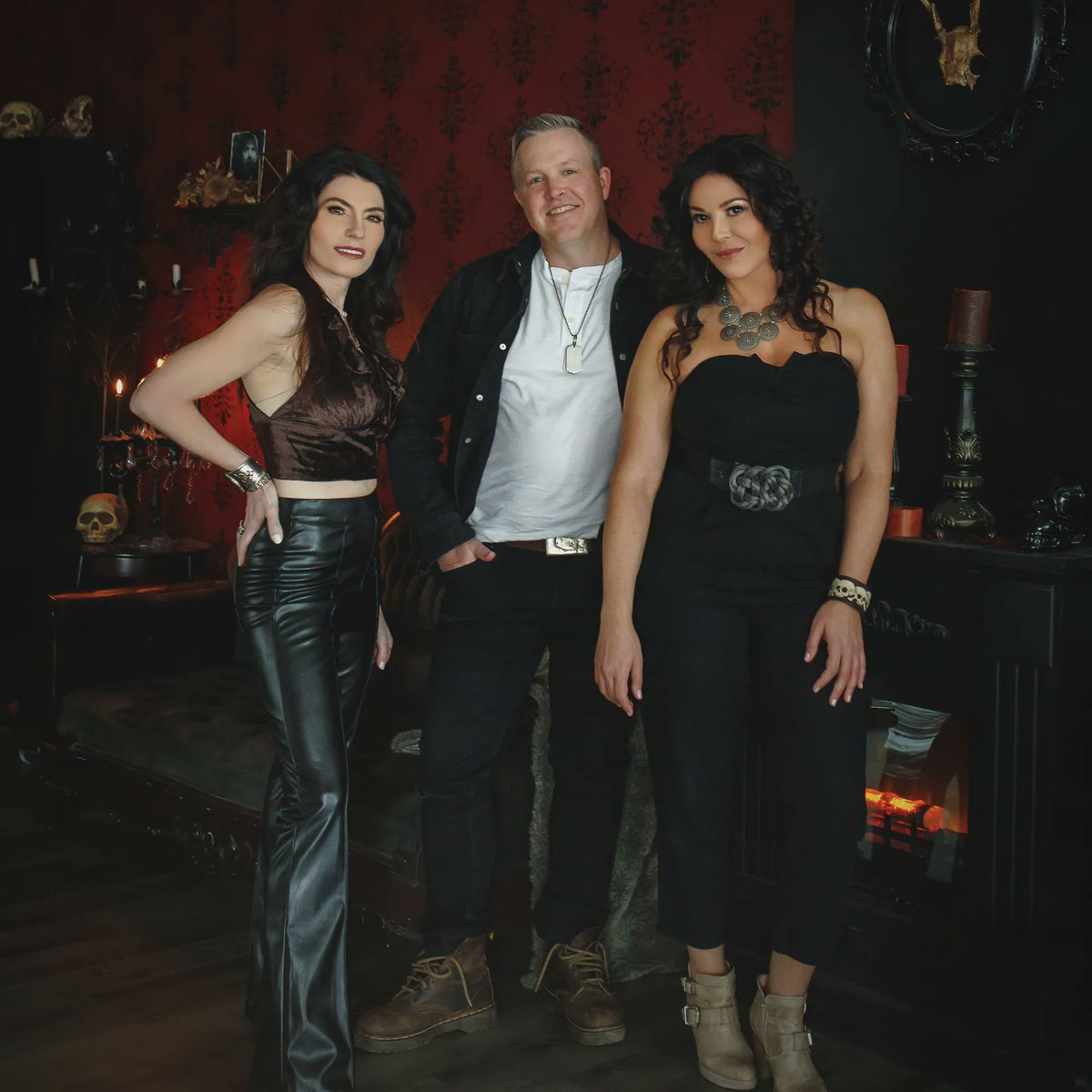 morninglive's tweet photo. Ontario-based country trio @junction_new recently released their new single "Mind of Its Own."

They will perform it on Morning Live’s Music Friday around 8:50 a.m.

WATCH: https://t.co/OPa4HdBoqc https://t.co/8Skpm3fHMj