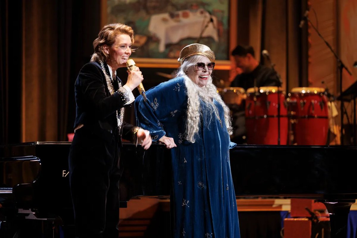 jonimitchell's tweet image. What a night! Joni was honored with the @librarycongress Gershwin Prize for Popular Song at an all-star tribute concert, premiering March 31 on PBS. 

Photos by Shawn Miller and Amanda Andrade Rhodes.