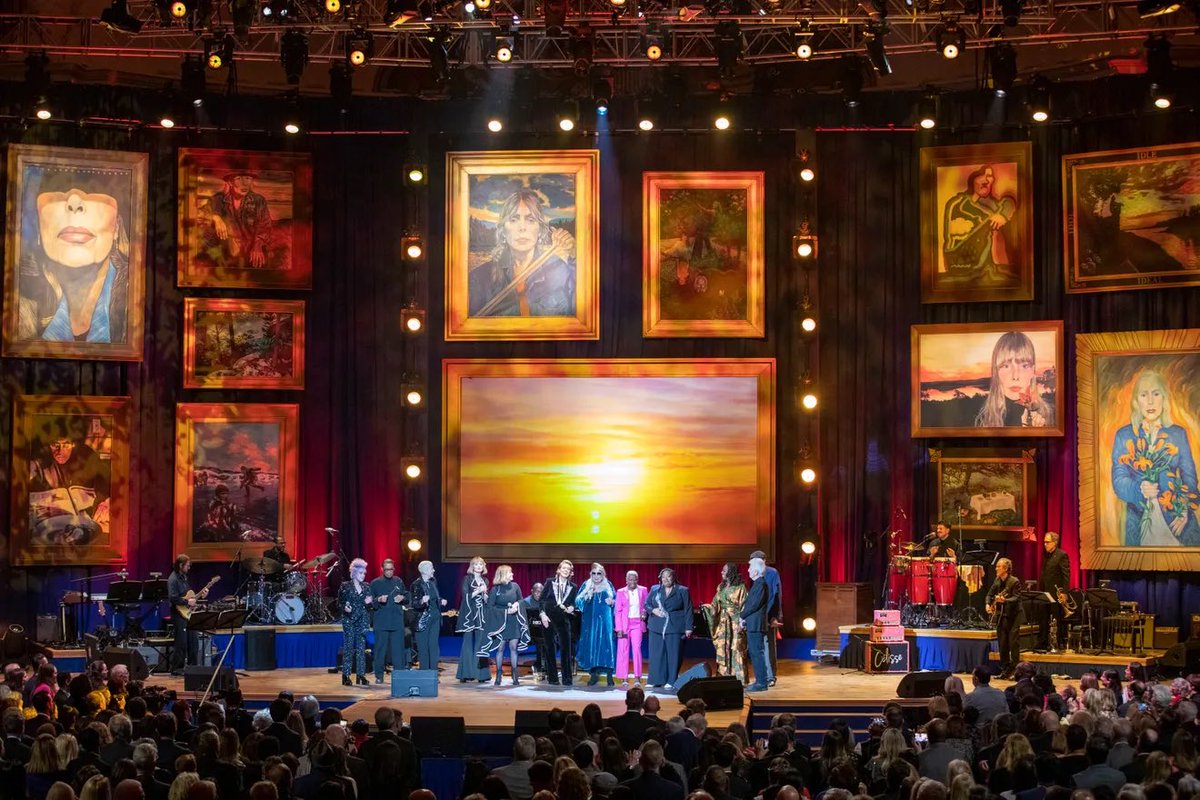 jonimitchell's tweet image. What a night! Joni was honored with the @librarycongress Gershwin Prize for Popular Song at an all-star tribute concert, premiering March 31 on PBS. 

Photos by Shawn Miller and Amanda Andrade Rhodes.