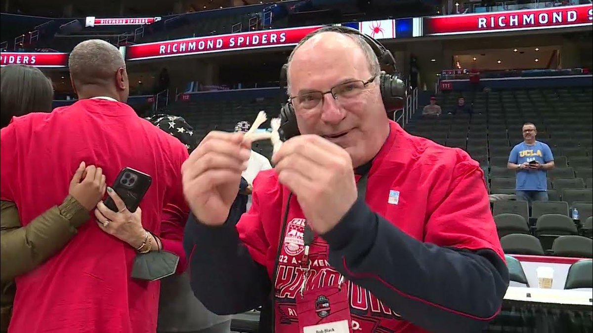 ESPNRichmond's tweet photo. Our very own Bob Black (@spidervoice) is your 2023 Bob Vetrone award winner! Congratulations Bob, yet another reminder of how lucky we are to have the voice of the Spiders on board with us! Much more celebration to come. #OneRichmond https://t.co/Wz3z7zAUqN