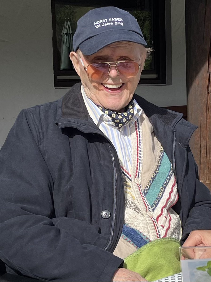 DrHampe's tweet photo. As has only now been officially announced by his heirs, ten-time German #FigureSkating champion Horst Faber passed away on Sunday, Dec. 4, 2022, in his private rooms in Kirchberg #Tirol at the age of 101. Am very grateful to have met this legend in person. https://t.co/1JigXsXcZx https://t.co/kysLFFteb8