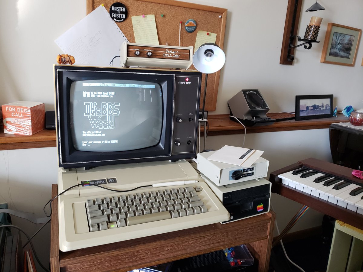 TeckHeck's tweet photo. The apple II studio https://t.co/HkCfuc6wEE