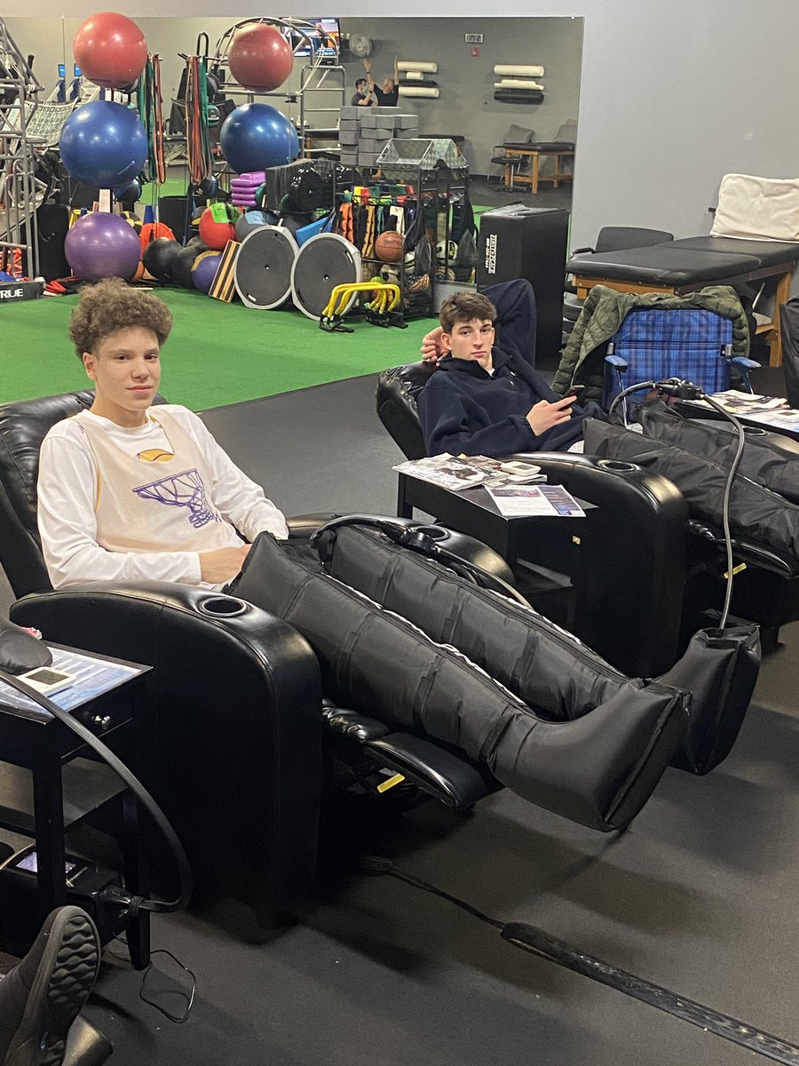 Strhoops tweet media