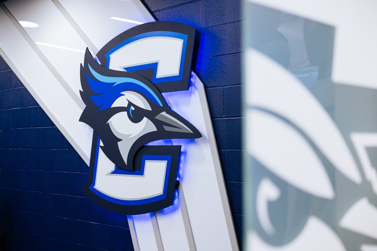 TheAthBrandCo's tweet photo. The Creighton Bluejays men's basketball players lounge has everything they need to stay focused, relax and perform at an elite level.
#athleticbranding #athleticfacility #sportsdesign #sportsbranding #branding #lockerroom #lockerroomgoals #CreightonBluejays #MensBasketball https://t.co/9p6yIcUG3B