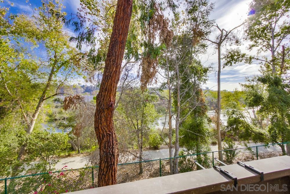 $519,000

2 bedroom top level condo located in the heart of Mission Valley, tucked back in the complex overlooking the San Diego river.

>> bit.ly/3iLjURn