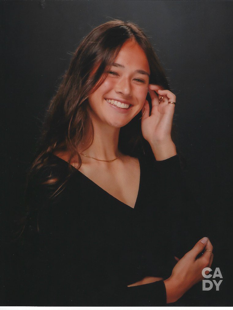 MemorialWarrior's tweet photo. ⚽️SENIOR SPOTLIGHT!⚽️
Emily Lau-Captain
-4 yr Varsity player 
-1st Team All-District
-Academic All-District
-Defensive MVP 
She’s a member of the NHS, NAHS, &amp; earned the highest marks in the VASE multiple times. She’ll continue her ⚽️ career at SCAD in Savannah, GA studying Art! https://t.co/exk2zKcdas