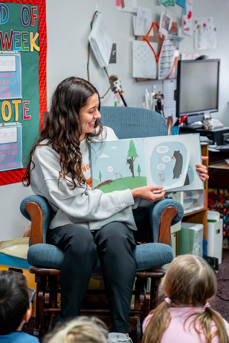 run4okstate's tweet photo. Paying it forward to the next generation 📚

#readacrossamerica I #run4okstate https://t.co/2V1f9t1JCs
