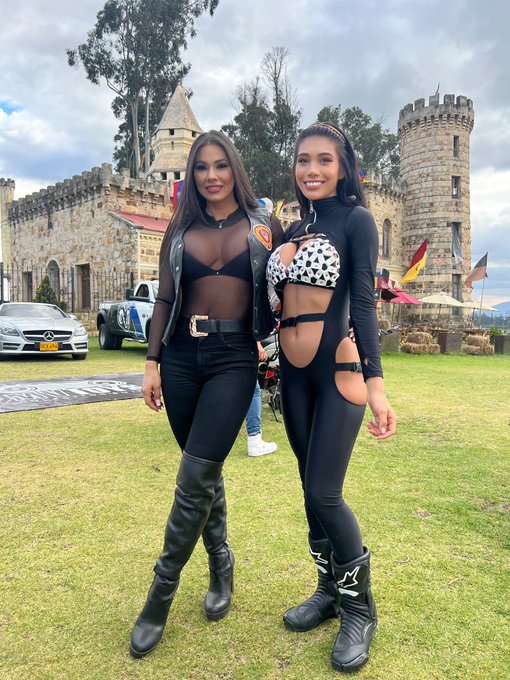 Tres arrechos mir&aacute;ndose fijamente https://t.co/nJWgxSQqN9